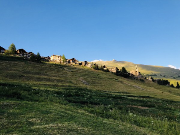 Le village vu du bas